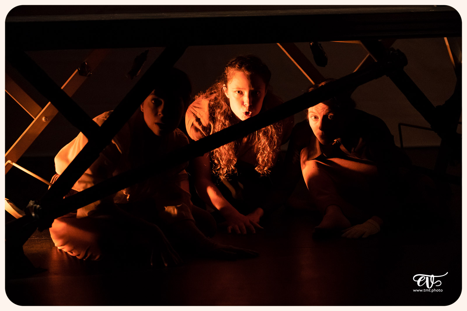 LA MESNIE H. - UN JOUR D'ÉTÉ